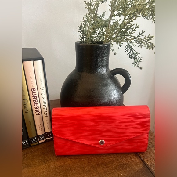Louis Vuitton Sarah Epi Wallet (with COA) - Picture 2 of 14